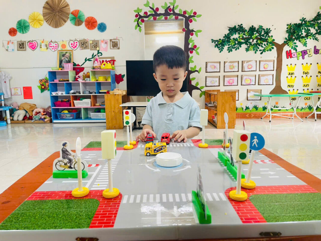 TRƯỜNG MẦM NON CAPITOLE SÓC SƠN: "BÉ HỌC MÀ CHƠI, CHƠI MÀ HỌC" VỚI TIẾT HỌC AN TOÀN GIAO THÔNG ĐẦY HỨNG KHỞI 1782951699509 1580505044722237234 g5436086674914737837 37d71da05711bc15c508608b10085b1a