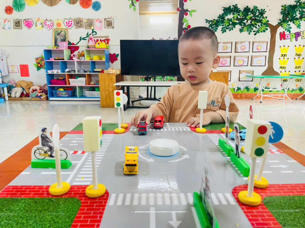 TRƯỜNG MẦM NON CAPITOLE SÓC SƠN: "BÉ HỌC MÀ CHƠI, CHƠI MÀ HỌC" VỚI TIẾT HỌC AN TOÀN GIAO THÔNG ĐẦY HỨNG KHỞI 1782951699528 1580505044722237234 g5436086674914737837 4486fe847d0fccbbb50036ecebf52211