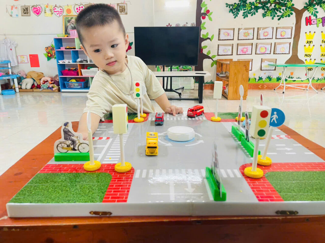 TRƯỜNG MẦM NON CAPITOLE SÓC SƠN: "BÉ HỌC MÀ CHƠI, CHƠI MÀ HỌC" VỚI TIẾT HỌC AN TOÀN GIAO THÔNG ĐẦY HỨNG KHỞI 1782951699568 1580505044722237234 g5436086674914737837 71588a28c04b50081ff4bbb3b9716917