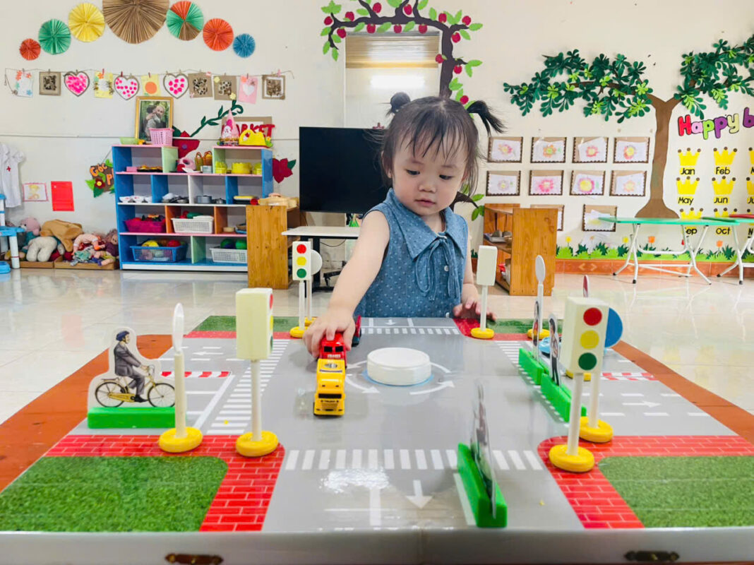 TRƯỜNG MẦM NON CAPITOLE SÓC SƠN: "BÉ HỌC MÀ CHƠI, CHƠI MÀ HỌC" VỚI TIẾT HỌC AN TOÀN GIAO THÔNG ĐẦY HỨNG KHỞI 1782951699580 1580505044722237234 g5436086674914737837 ea5f3510a8babc3801cb2fc863b3925a