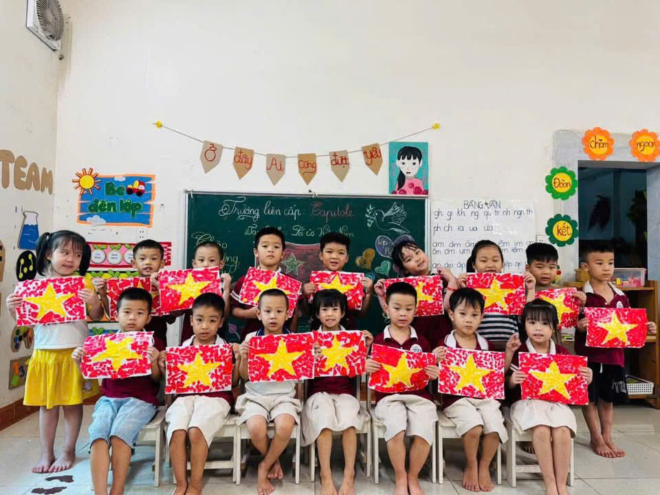 MỖI LÁ CỜ NHỎ – MỘT TÌNH YÊU LỚN DÀNH CHO TỔ QUỐC 🇻🇳 1789310202150 1580505044722237234 3569167316574731349 c3145ae59054b6cab7e42cdb71b73b58
